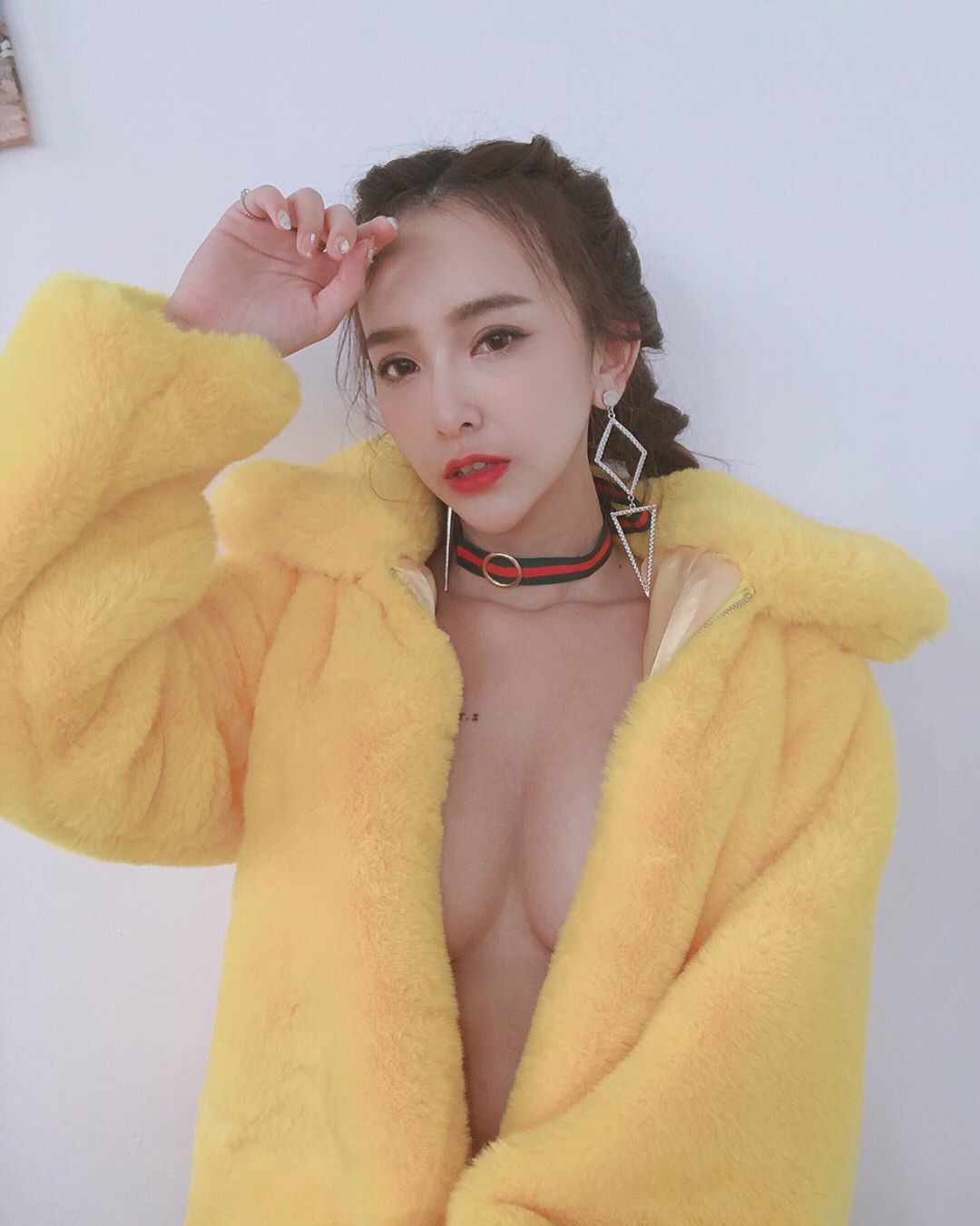 Gorgeous Kimi Ya Han is Nude in Yellow Fleece Jacket Breasts Tits