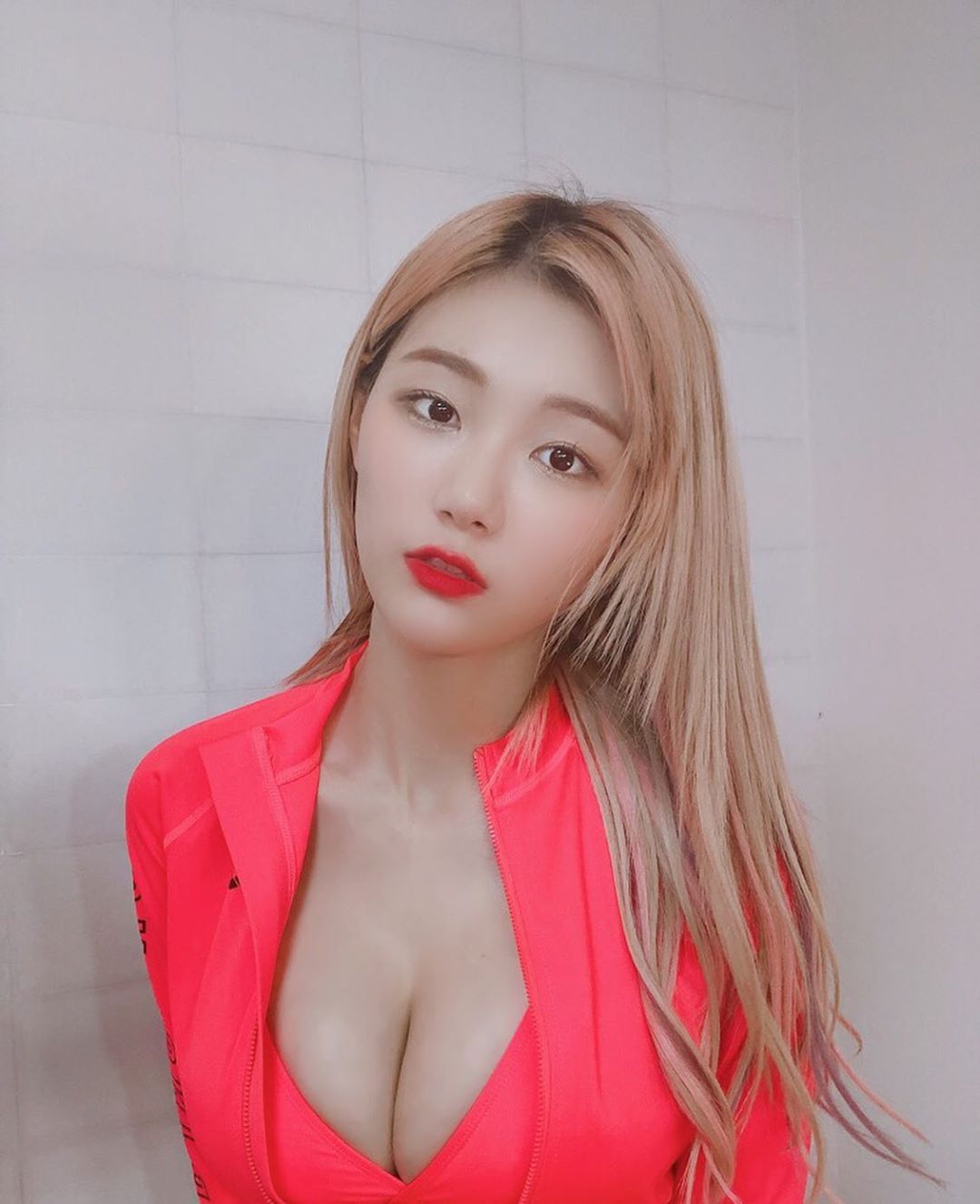 Korean girl Berry 314 Hot Pink Top Big Tits