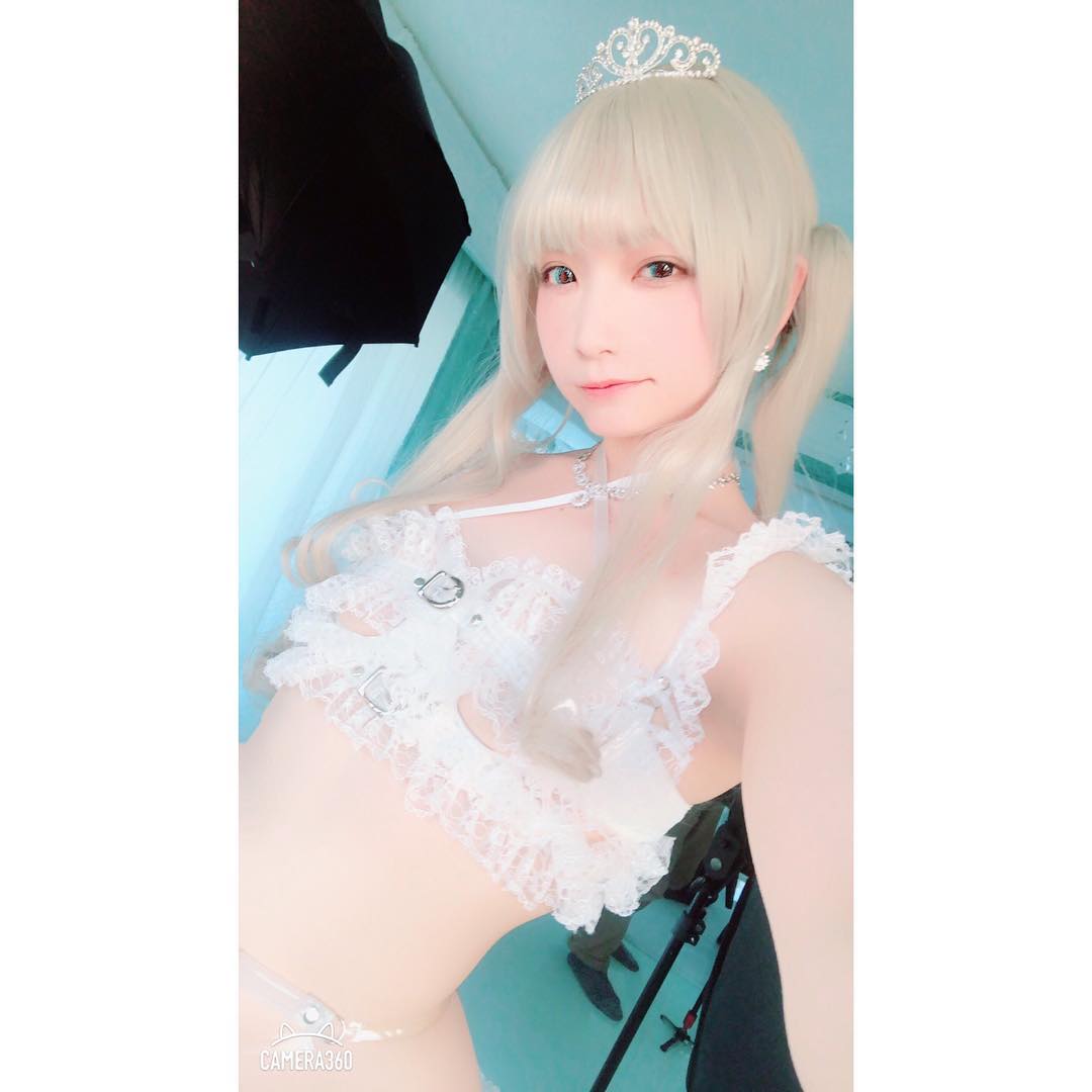 Amatsu Sama beautiful Japanese girl with perky tits breasts gorgeous ass curvy Japanese idol
