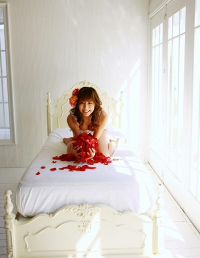 Yumi Sugimoto Red Rose Petals Sexy Japanese Gravure Idol