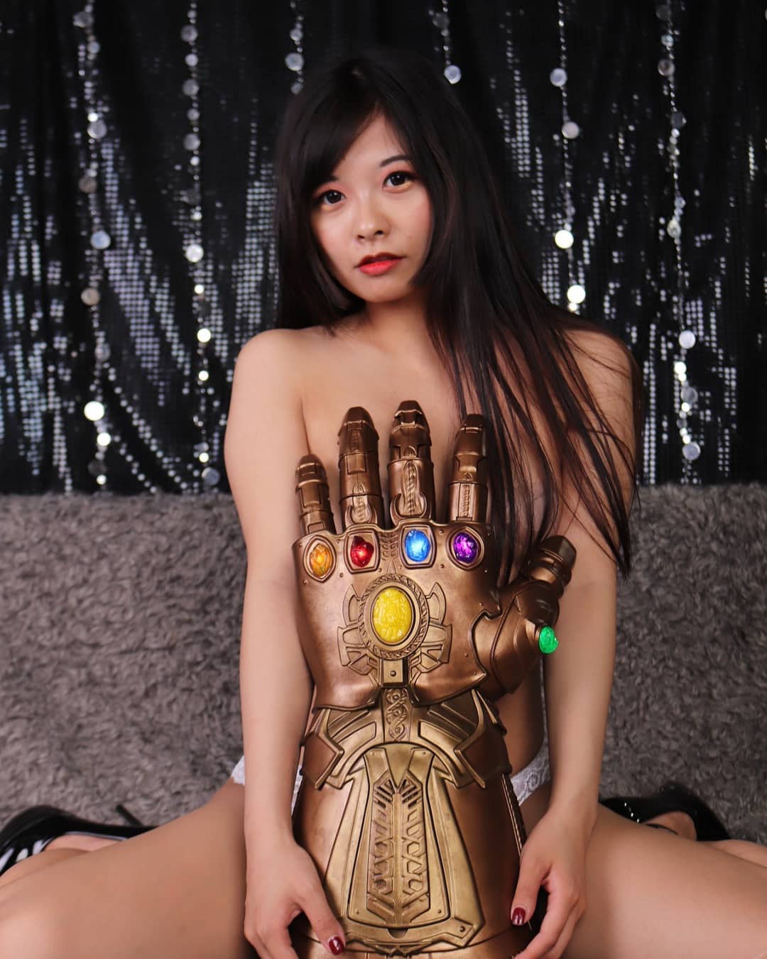 Lilith Taiwan Thanos Gauntlet Nude