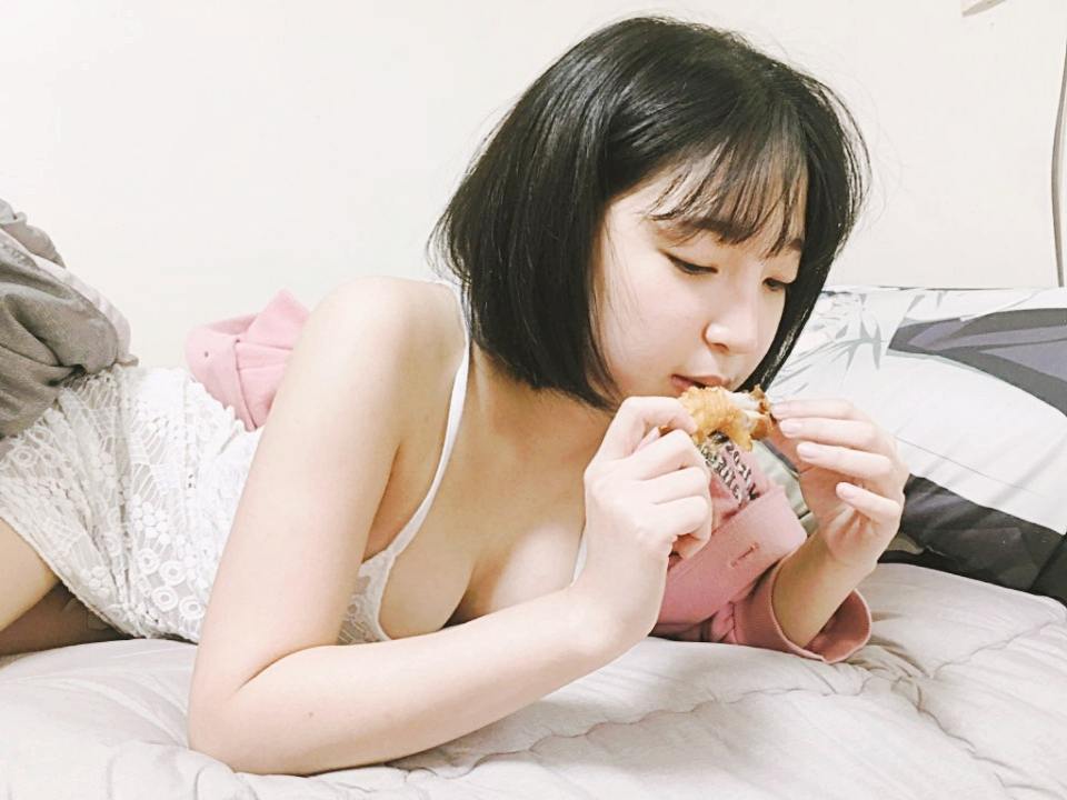 Inkyung 97 Kang in Sexy Loose Pajamas Showing Off Her Breasts