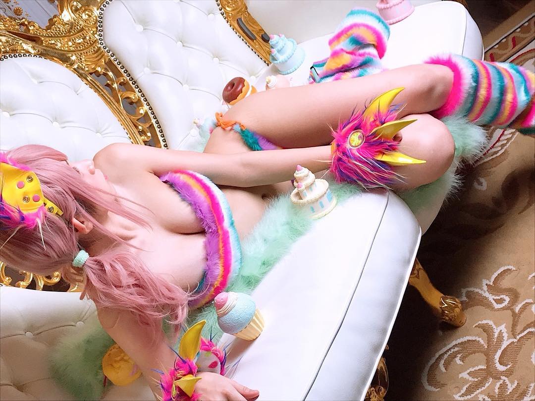 Enako Rin えなこ in Cute Sexy Bubblegum Fashion Bikini