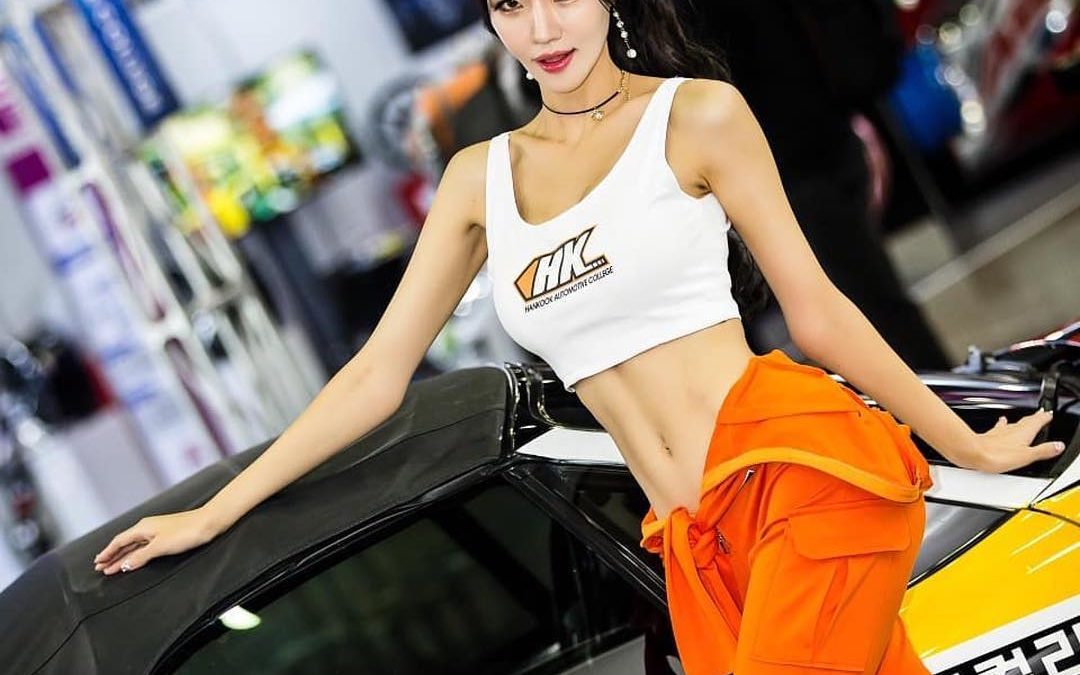 Sexy Min Hanna Korean Booth Babe in Orange