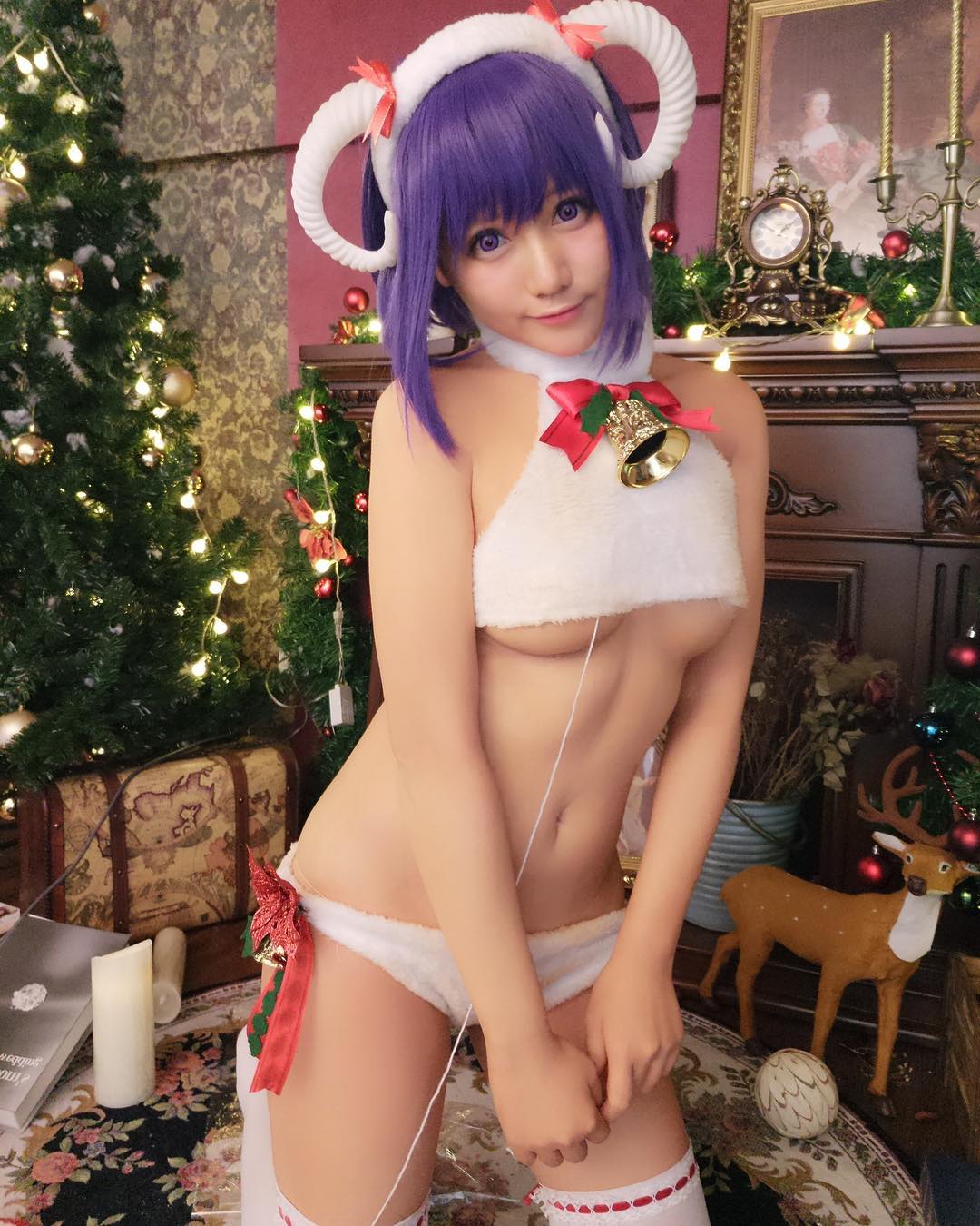 Nyako qwq in a sexy Christmas underboob photo set