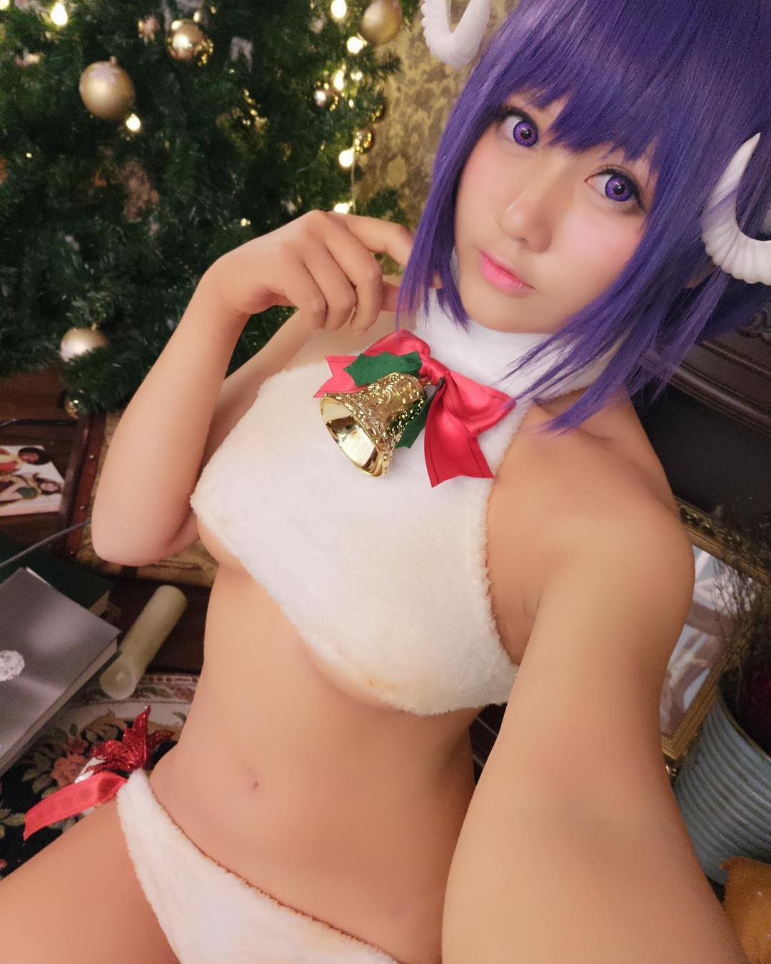 Nyako qwq in a sexy Christmas underboob photo set
