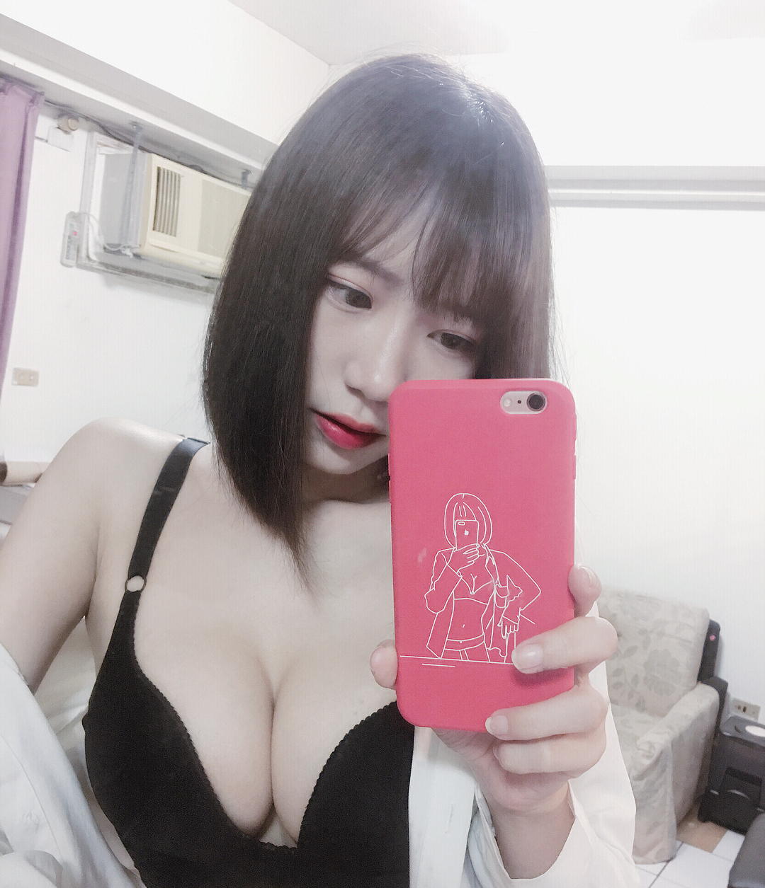 han48ox 芷涵 yu han sexy taiwanese girl corset bra selfie breasts tits panties bra red cell phone