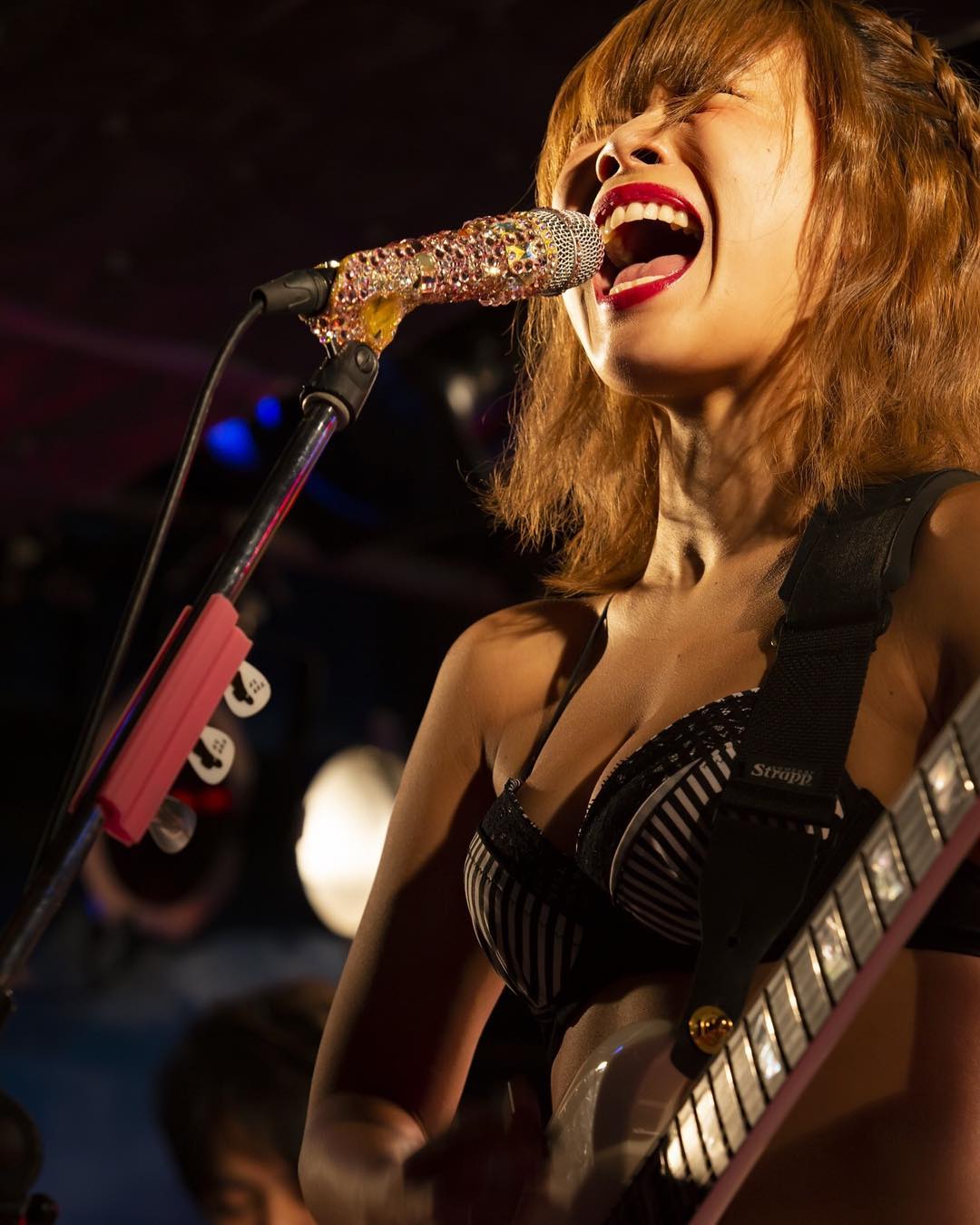 fujita megumi enamelchan 藤田恵名-フジタエナ sexy japanese bikini rock roll girl breasts tits ass