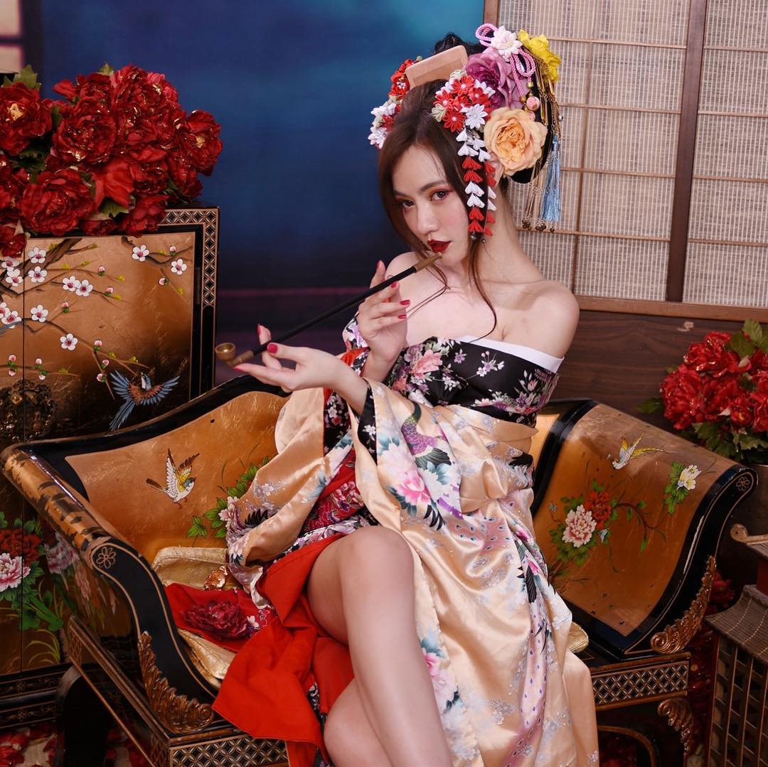 chinese nude xiaoli Su Xiaoli Hot Sexy Chinese Empress Queen - Cute Breasts