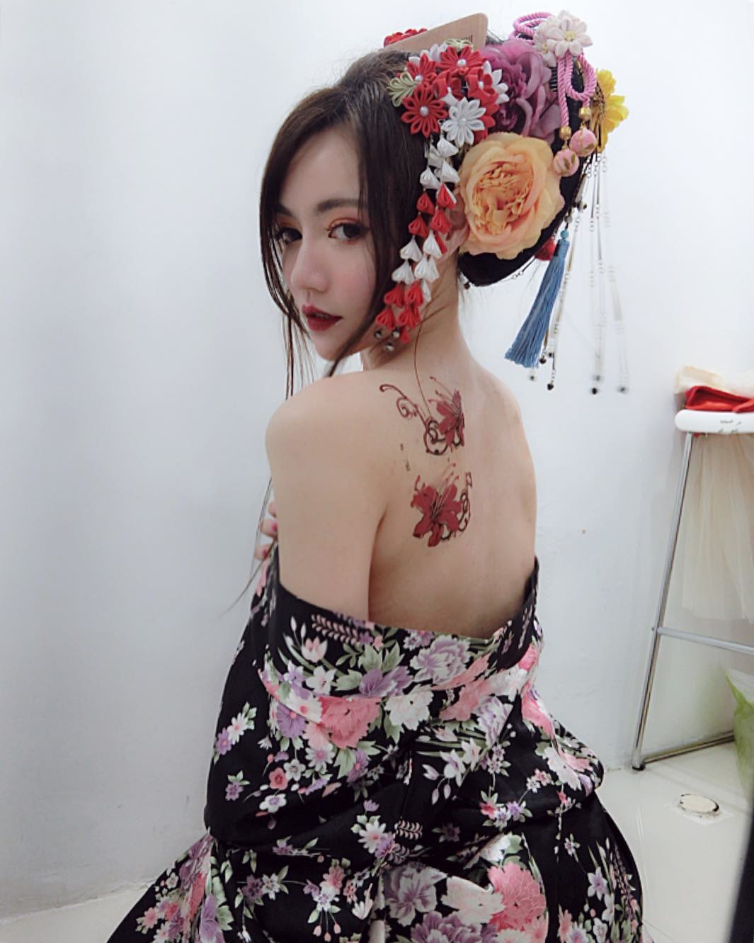 sulittleli 蘇小立 su xiaoli cute chinese girl cosplay dress breasts tits legs hot