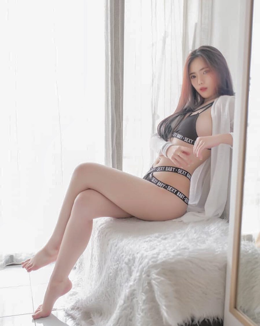 zhi_chi02 淇淇 qiqi hot malaysian girl bikini breasts tits ass thighs